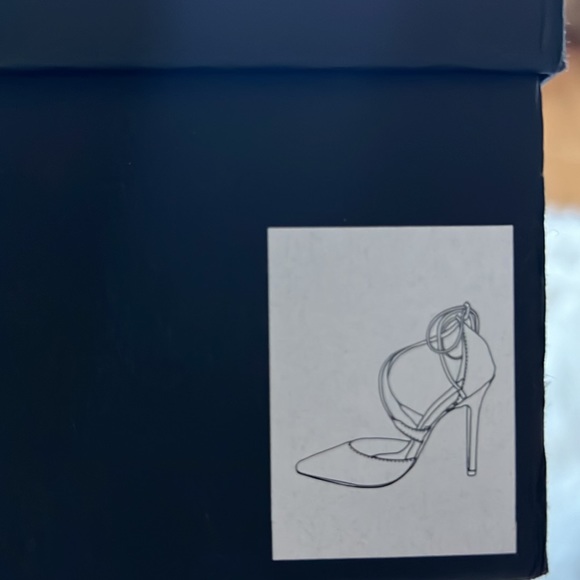 Bebe Lynna metallic pointy toe pump - Picture 4 of 6